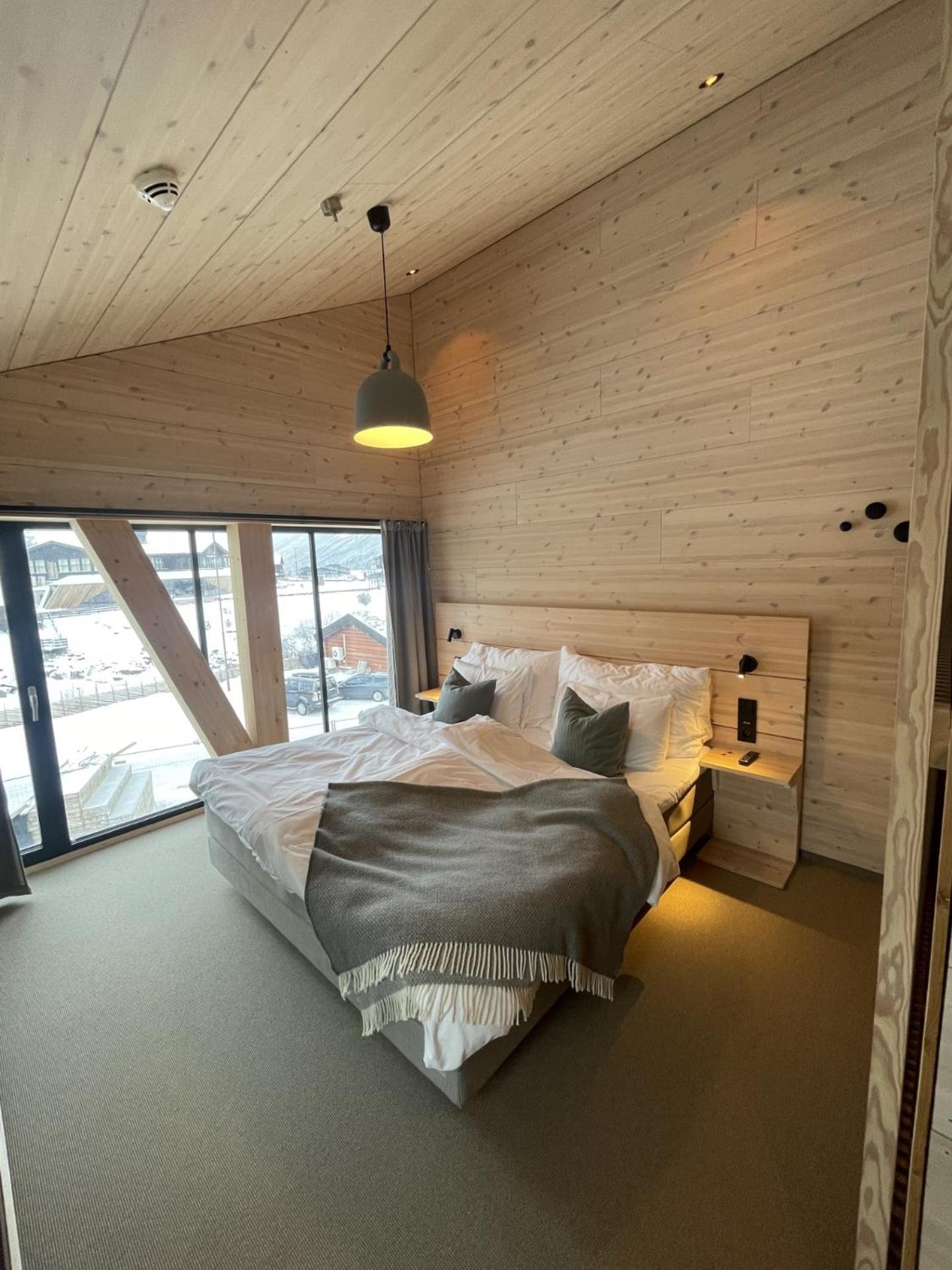 Brimibue Hotel Lom Bagian luar foto